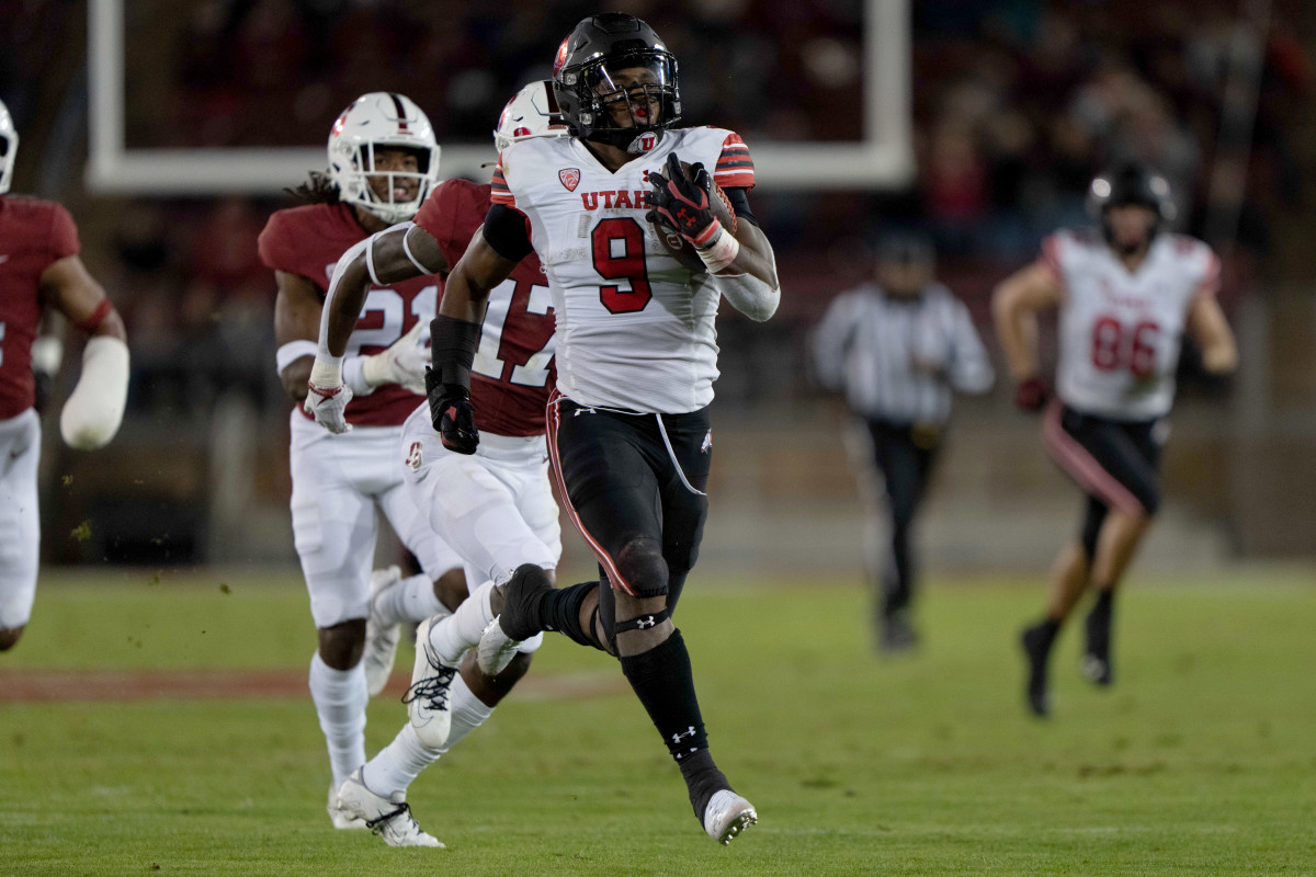 Utah running back Tavion Thomas (9) runs for a touchdown against Stanford.
